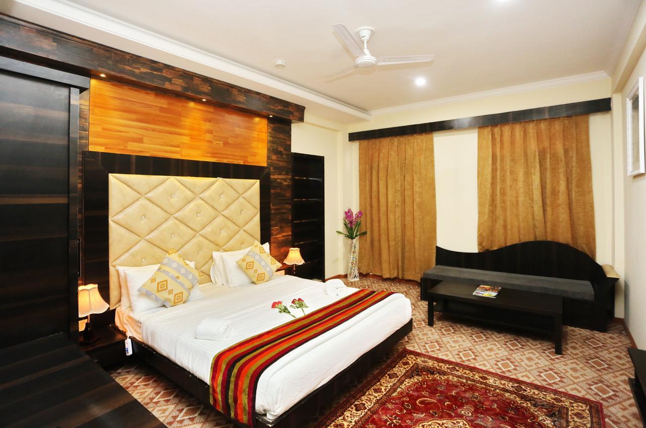 Hotel Asian Park Srinagar  Bagian luar foto