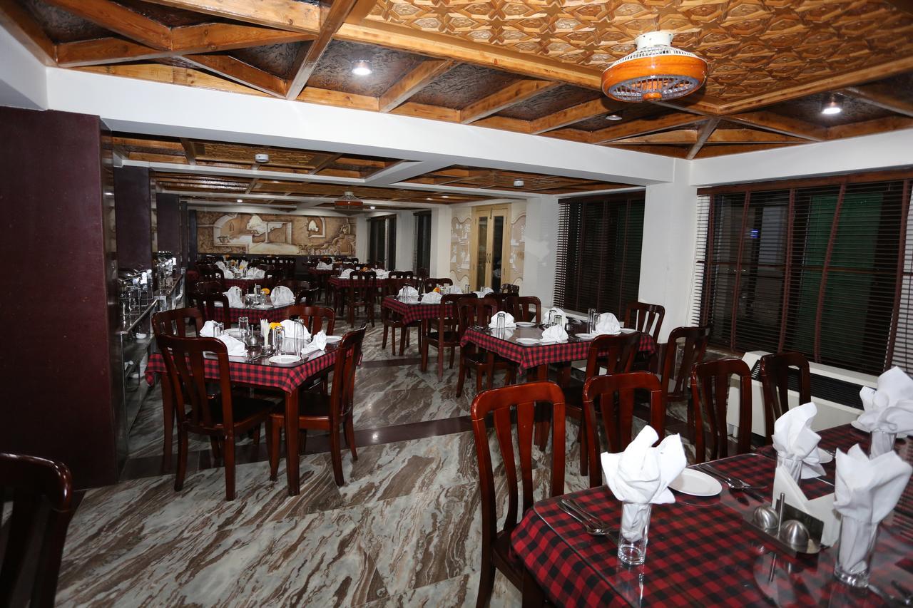 Hotel Asian Park Srinagar  Bagian luar foto