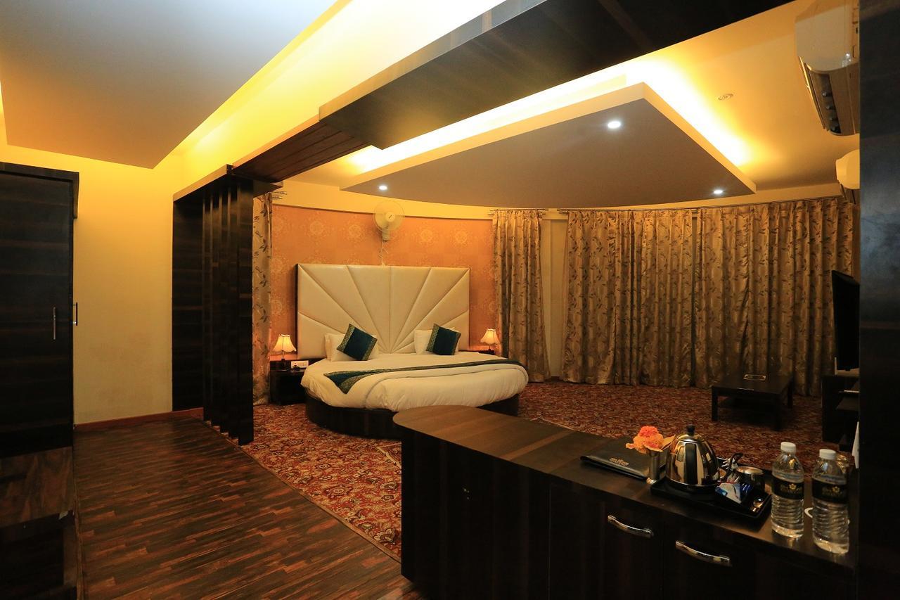 Hotel Asian Park Srinagar  Bagian luar foto