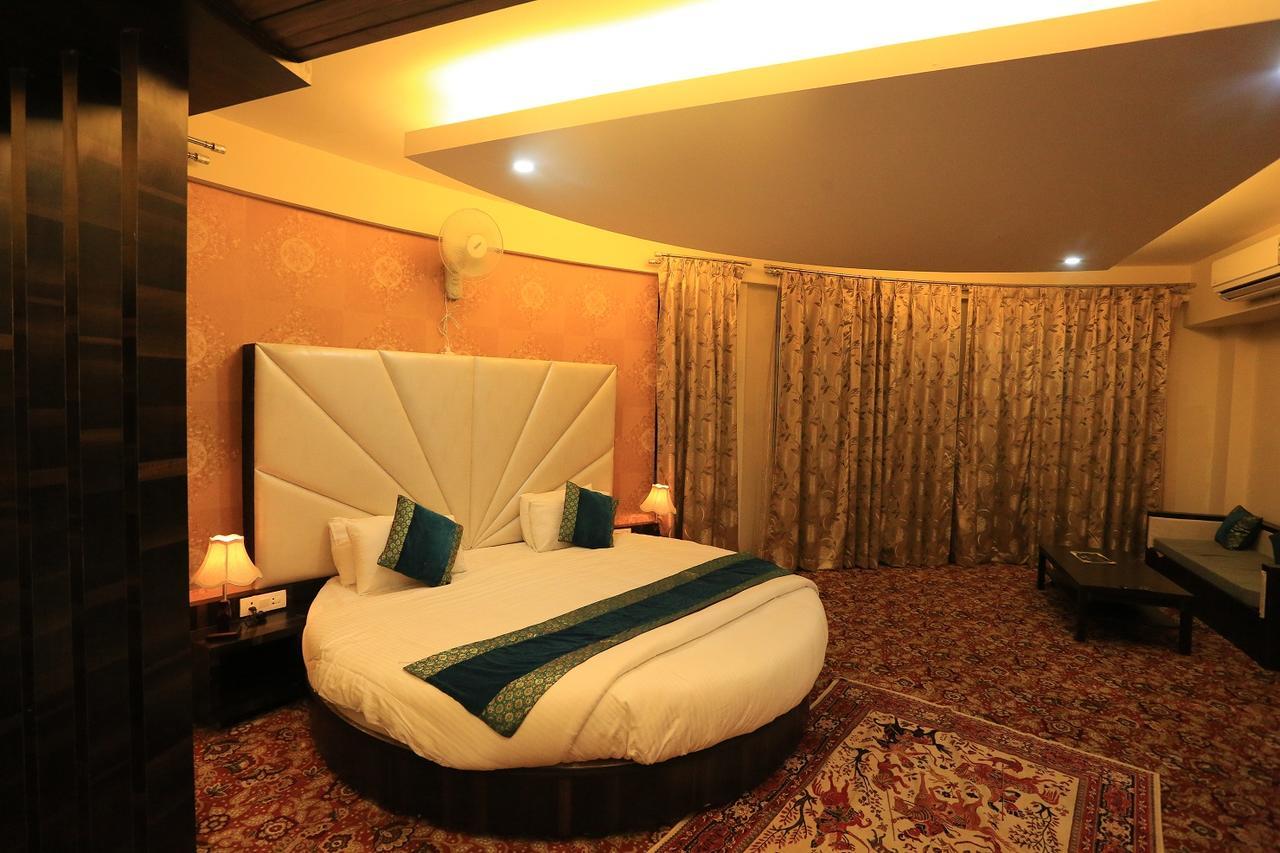 Hotel Asian Park Srinagar  Bagian luar foto